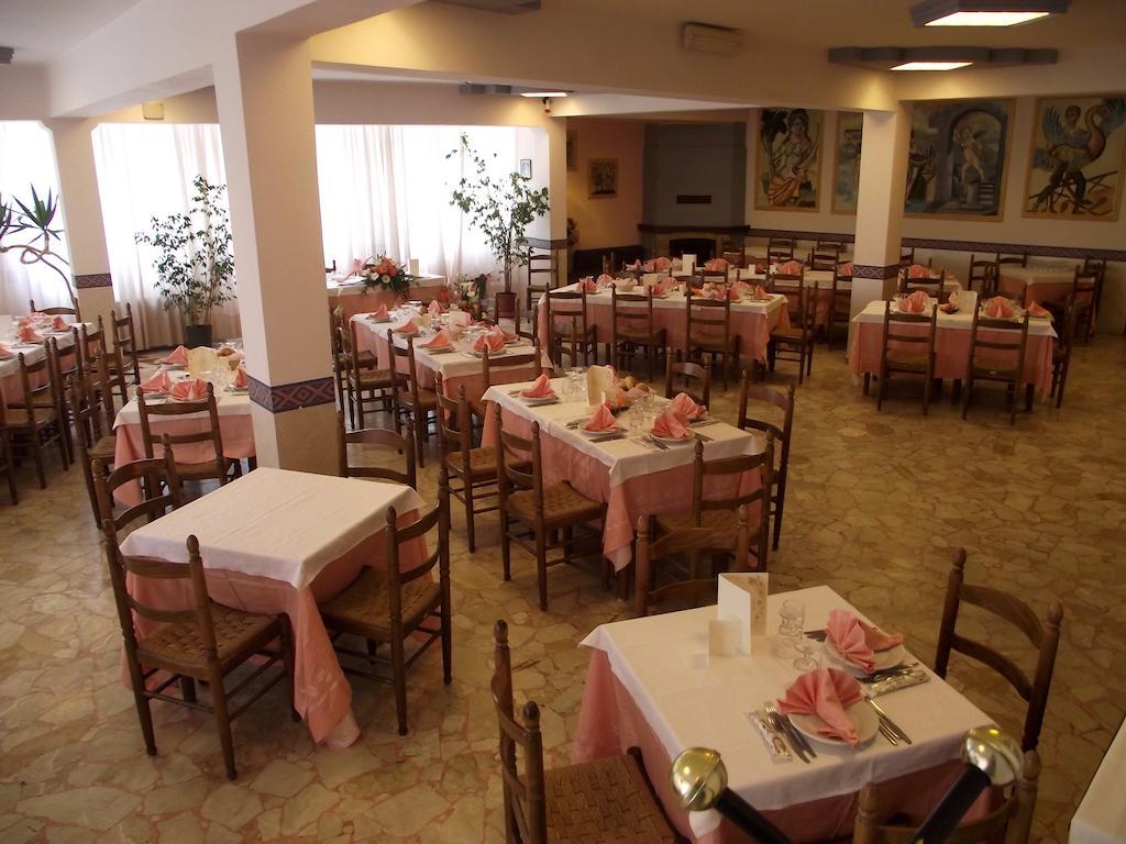 Hotel Ristorante Mosaici Пьяцца-Армерина Экстерьер фото