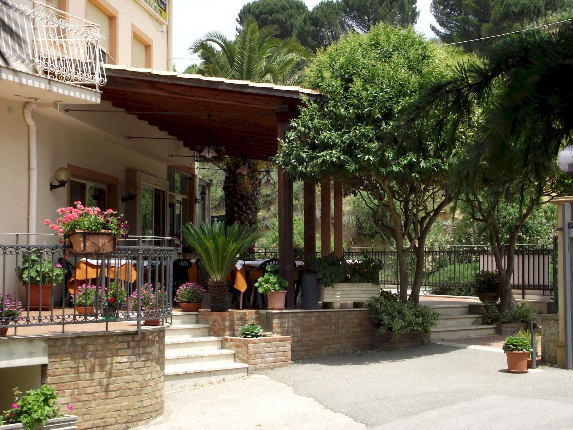 Hotel Ristorante Mosaici Пьяцца-Армерина Экстерьер фото